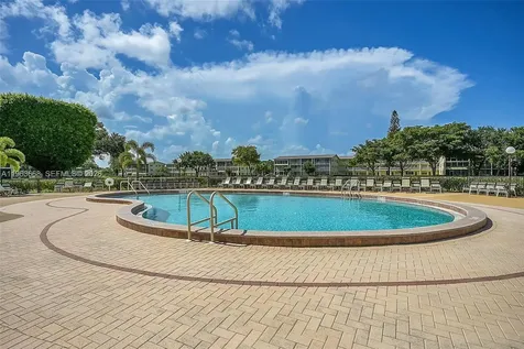 82 Dorset B Boca Raton FL 33434