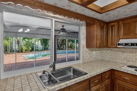 6621 E Tropical Way Plantation FL 33317
