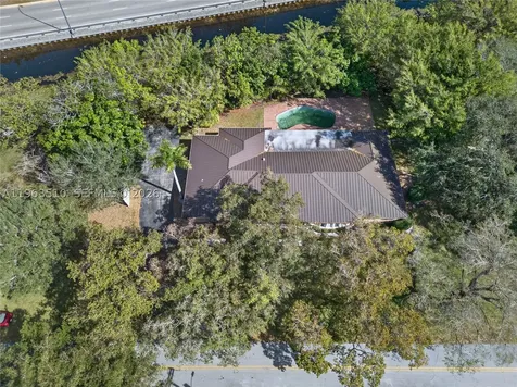 6621 E Tropical Way Plantation FL 33317