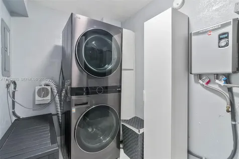 7184 W 2nd Court Hialeah FL 33014