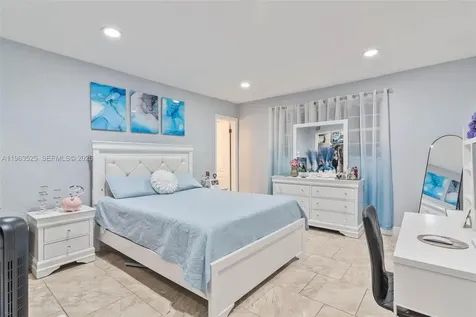 7184 W 2nd Court Hialeah FL 33014