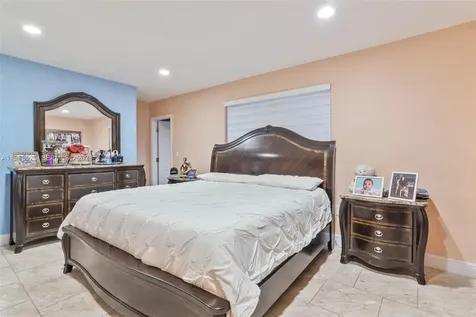 7184 W 2nd Court Hialeah FL 33014