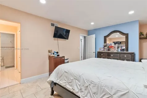 7184 W 2nd Court Hialeah FL 33014