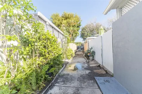 7184 W 2nd Court Hialeah FL 33014