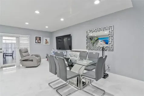 7184 W 2nd Court Hialeah FL 33014