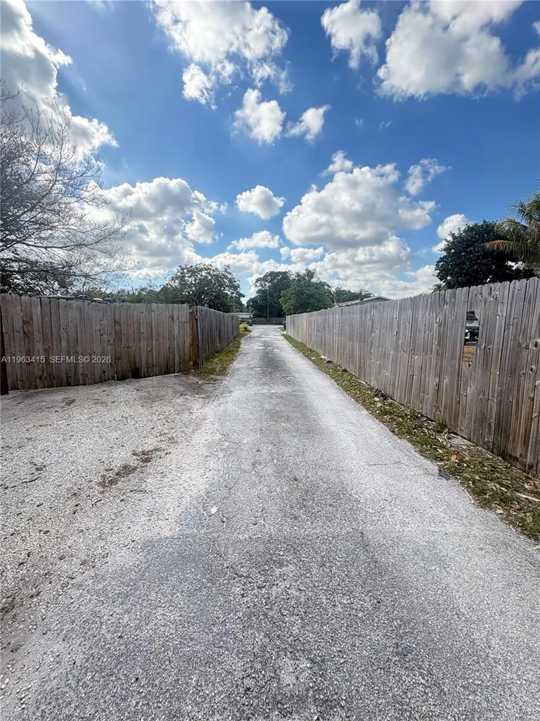 5724 Mckinley Street Hollywood FL 33021