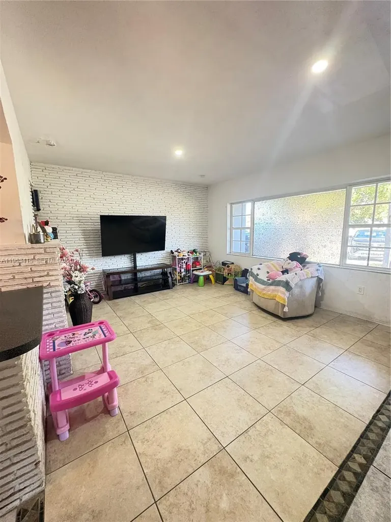 5724 Mckinley Street Hollywood FL 33021