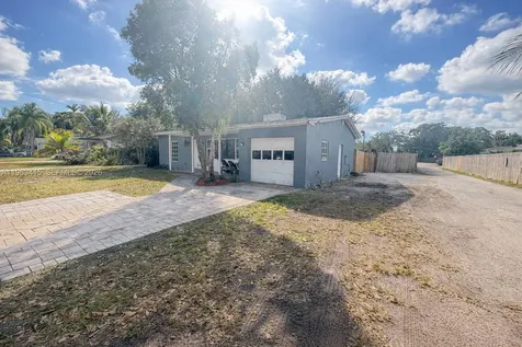 5724 Mckinley Street Hollywood FL 33021