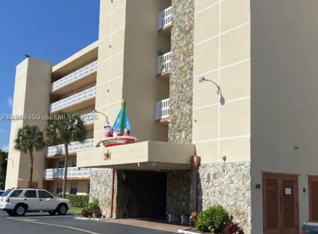 301 SE 3rd Street Dania Beach FL 33004