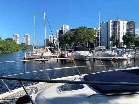3375 N Country Club Dr, Slip 2 Aventura FL 33180