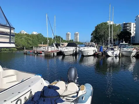 3375 N Country Club Dr, Slip 2 Aventura FL 33180