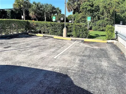 3375 N Country Club Dr, Slip 2 Aventura FL 33180