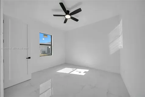 2221 SW 5th Place Cape Coral FL 33991