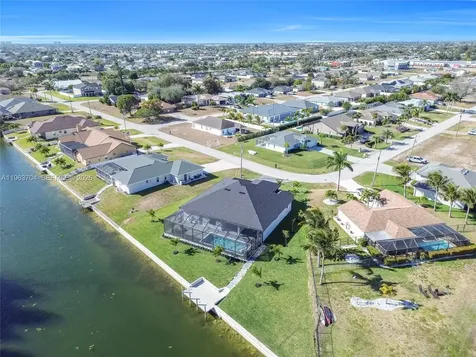 2221 SW 5th Place Cape Coral FL 33991