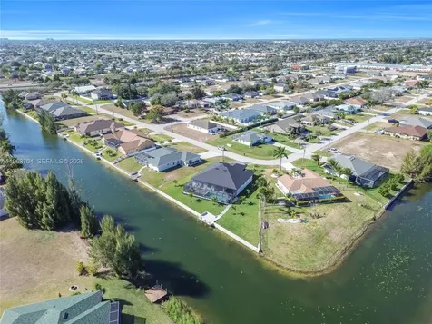 2221 SW 5th Place Cape Coral FL 33991