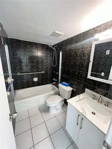 4717 NW 7th Street Miami FL 33126