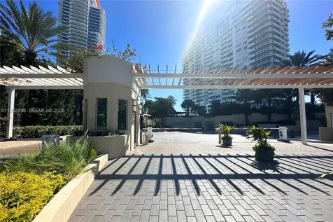 400 S Pointe Drive Miami Beach FL 33139