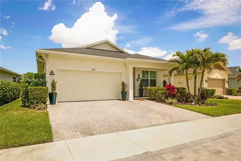 797 SE Bloomfield Road Port St. Lucie FL 34984