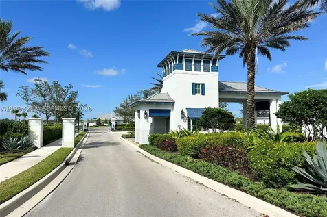 797 SE Bloomfield Road Port St. Lucie FL 34984