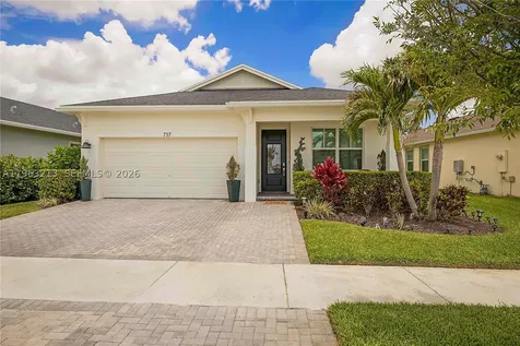 797 SE Bloomfield Road Port St. Lucie FL 34984