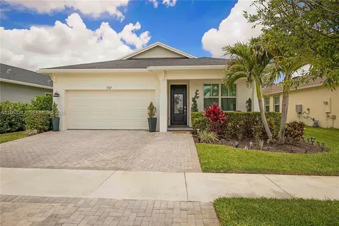 797 SE Bloomfield Road Port St. Lucie FL 34984