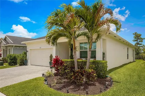 797 SE Bloomfield Road Port St. Lucie FL 34984