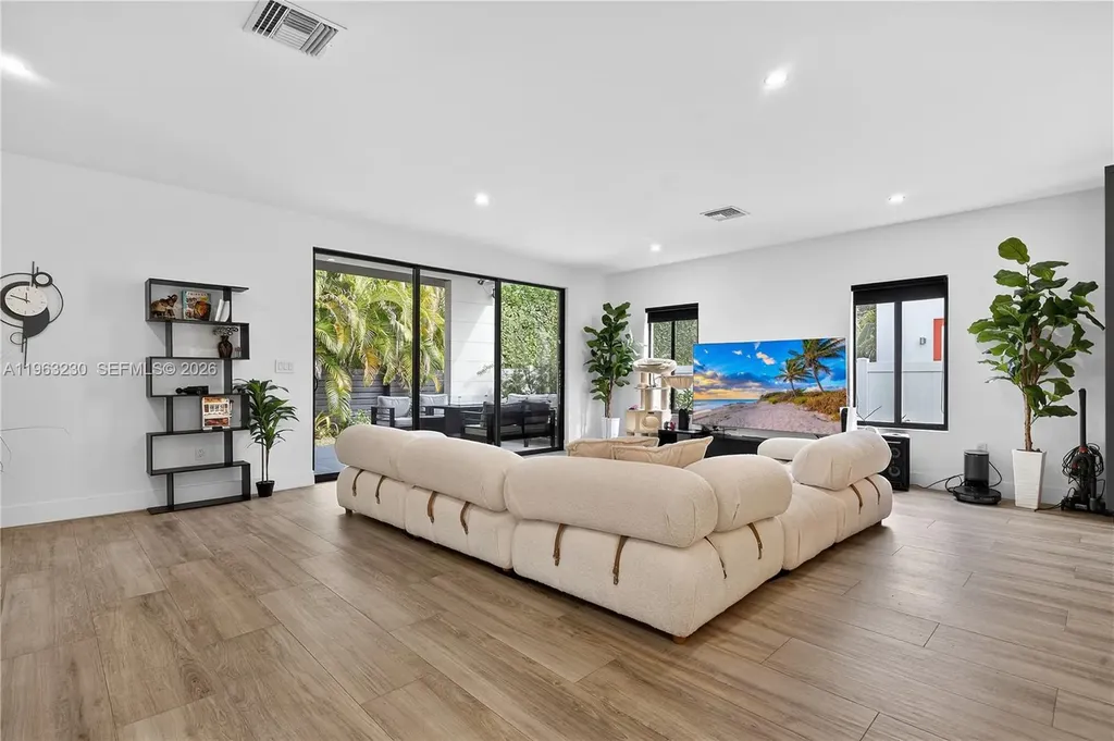 913 NE 15th Street Fort Lauderdale FL 33304