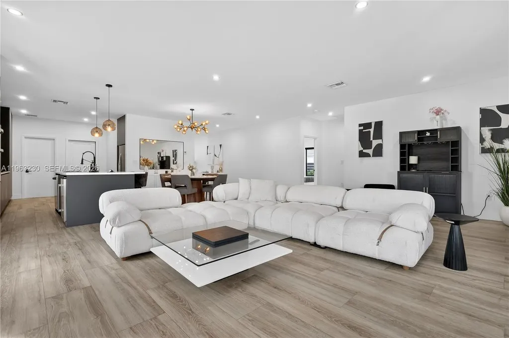 913 NE 15th Street Fort Lauderdale FL 33304