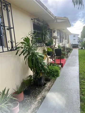 733 NW 33rd Avenue Miami FL 33125