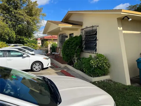 733 NW 33rd Avenue Miami FL 33125