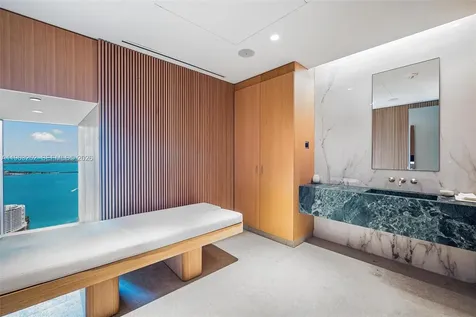 300 Biscayne Boulevard Way Miami FL 33131