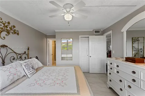 691 S Hollybrook Drive Pembroke Pines FL 33025