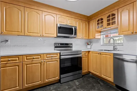 691 S Hollybrook Drive Pembroke Pines FL 33025