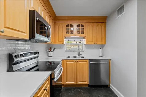 691 S Hollybrook Drive Pembroke Pines FL 33025