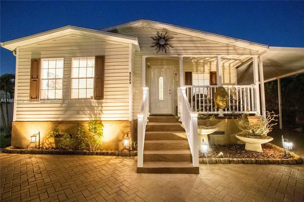 2228 SW 83rd Avenue Davie FL 33324