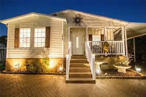 2228 SW 83rd Avenue Davie FL 33324