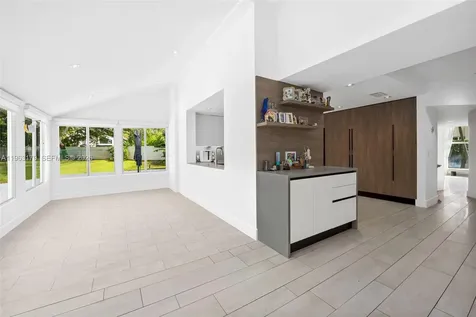 1961 S Oak Haven Circle Miami FL 33179