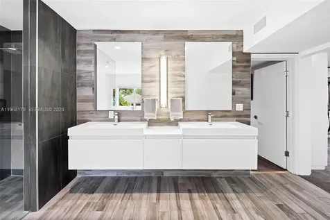 1961 S Oak Haven Circle Miami FL 33179