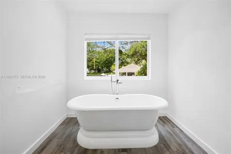 1961 S Oak Haven Circle Miami FL 33179