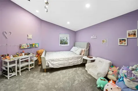 1961 S Oak Haven Circle Miami FL 33179