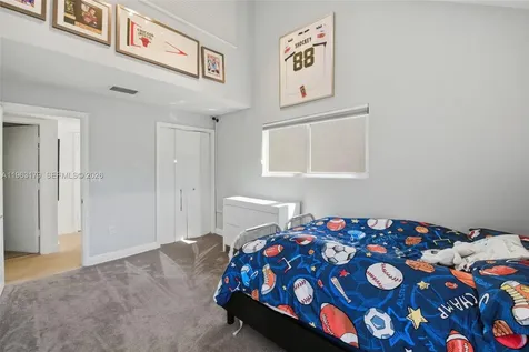 1961 S Oak Haven Circle Miami FL 33179