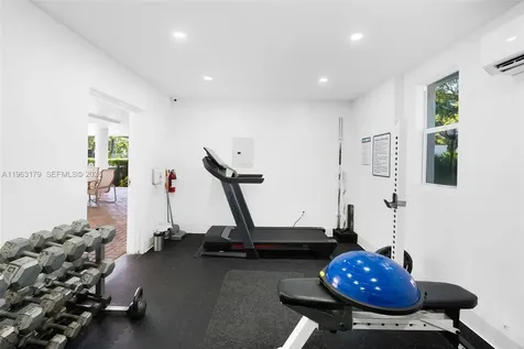 1961 S Oak Haven Circle Miami FL 33179