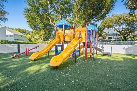 1961 S Oak Haven Circle Miami FL 33179