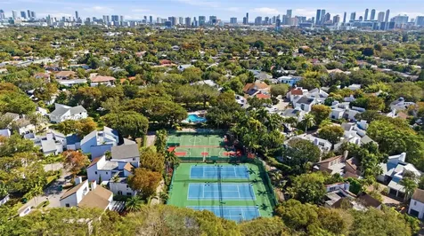1961 S Oak Haven Circle Miami FL 33179
