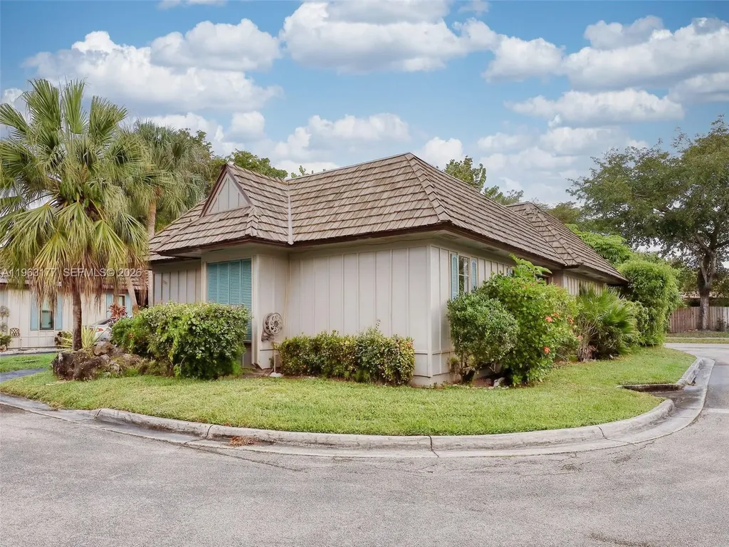 1901 Coquina Way Coral Springs FL 33071
