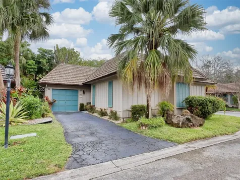 1901 Coquina Way Coral Springs FL 33071