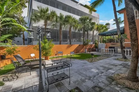 1033 NW 6th Street Miami FL 33136