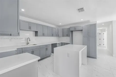 2901 SW 92nd Avenue Miami FL 33165