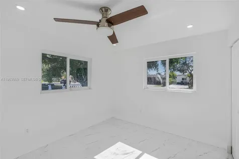 2901 SW 92nd Avenue Miami FL 33165