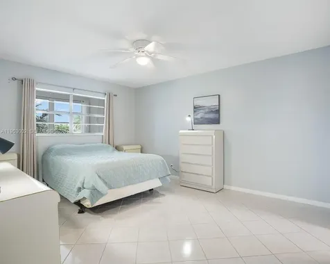 4805 NW 35th Street Lauderdale Lakes FL 33319